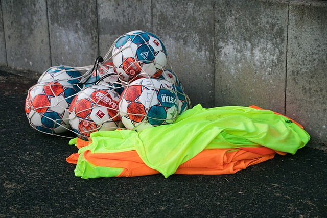 的策略和坚 的策略和坚